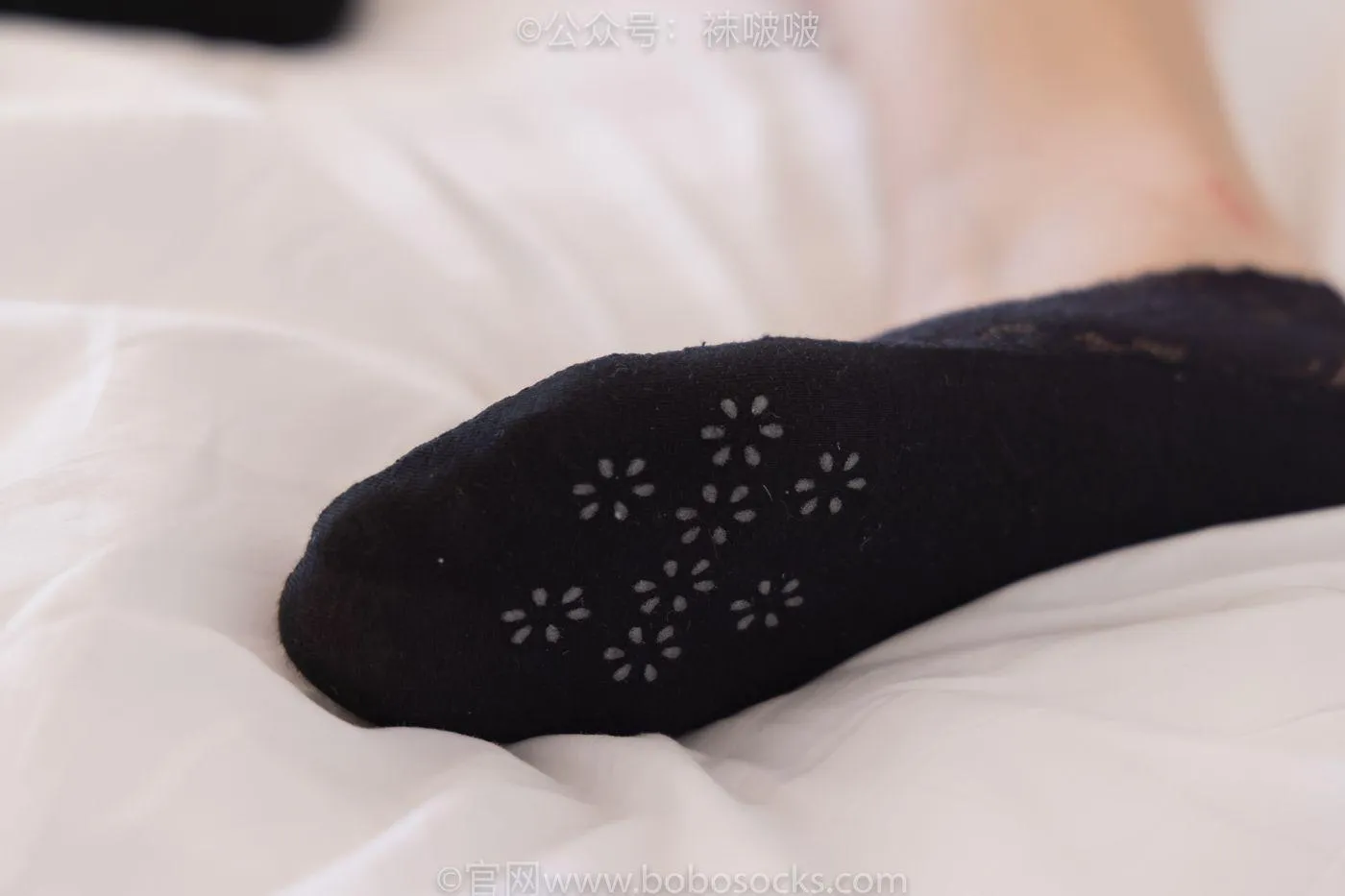 [BoBoSocks袜啵啵]NO.053 小甜豆-皮鞋、厚黑丝、黑色蕾丝船袜 [143P]插图2